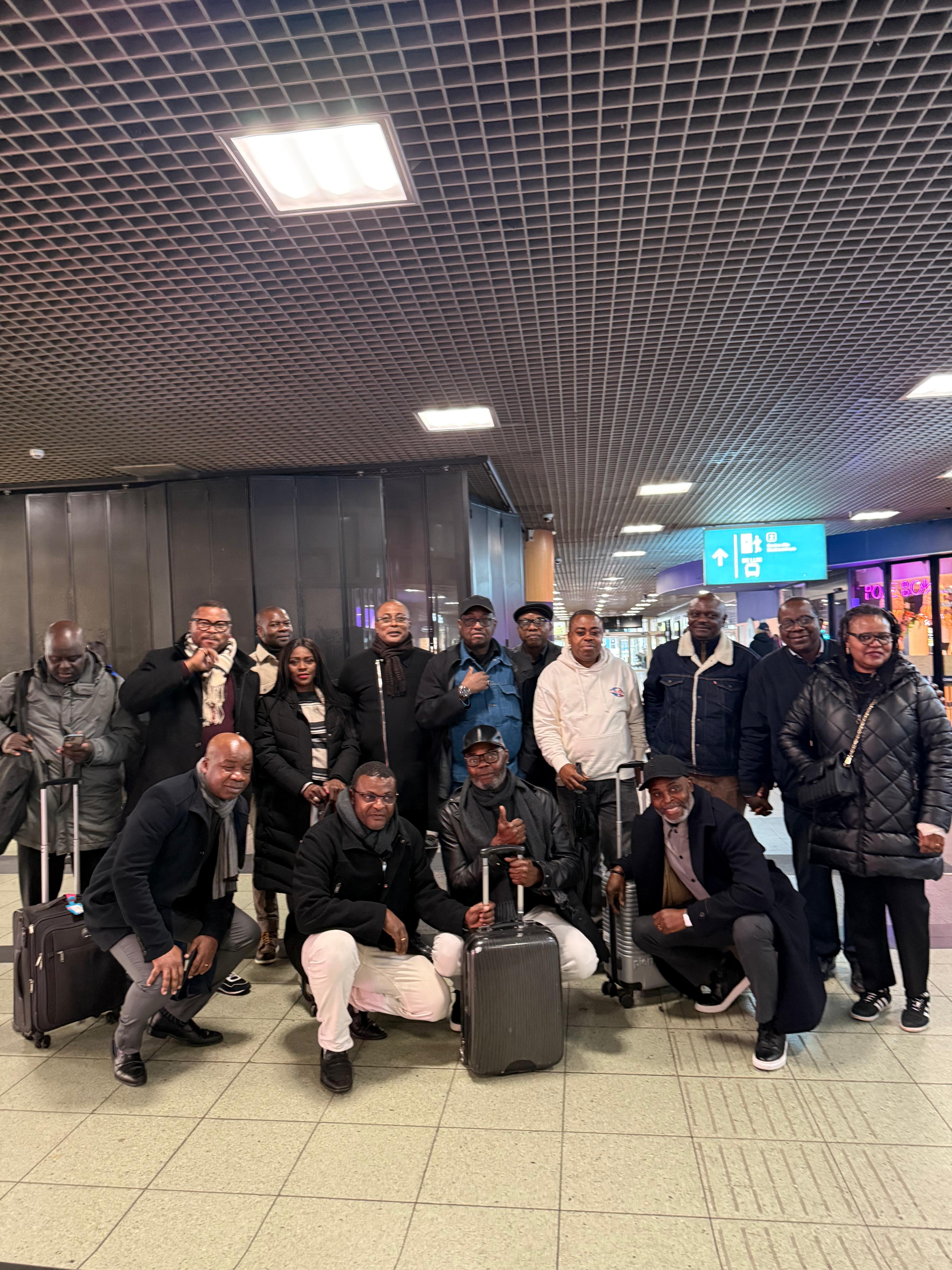 Retrouvailles des membres de New Life CMS à la Gare du Midi, Bruxelles (octobre 2025). Un moment chaleureux de rencontre et de fraternité marquant le rassemblement des membres dans la capitale belge.